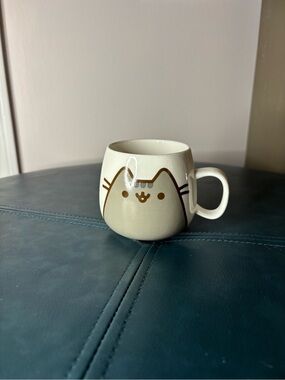 Pusheen Ceramic Mug - Cream and White
